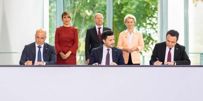 Премиерот Ковачевски и лидерите од Западен Балкан во Берлин потпишаа три договори за мобилност за забрзан регионален економски раст и развој