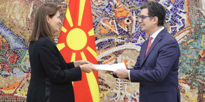 Претседателот Пендаровски ги прими акредитивните писма од новоименуваната амбасадорка на Хеленската Република, Софија Филипиду