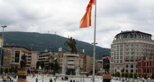 Гледа ли Македонија историски повик?