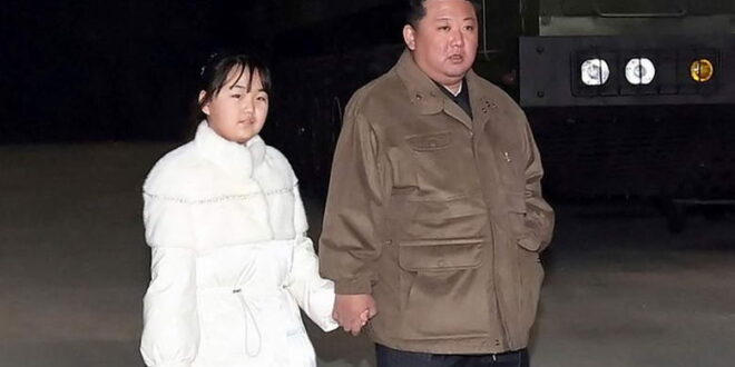По ракетниот тест, Ким ја претстави ќерката во јавноста
