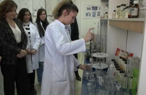 Училишната лабораторија во СОУ „Ѓорче Петров“ доби лабораториска опрема од Витаминка