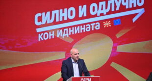 Ковачевски до Мицкоски: Дали на домашни и странски политичари им велиш дајте ми власт и ќе го сменам Уставот?