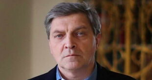 Руски суд осуди познат новинар на осум години затвор, ширел „лажни вести“ за инвазијата во Украина