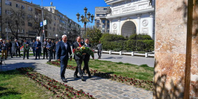 Владина делегација оддаде почит и положи цвеќе во чест на бранителите, а по повод 22 годишнината од настаните кај тетовско Кале