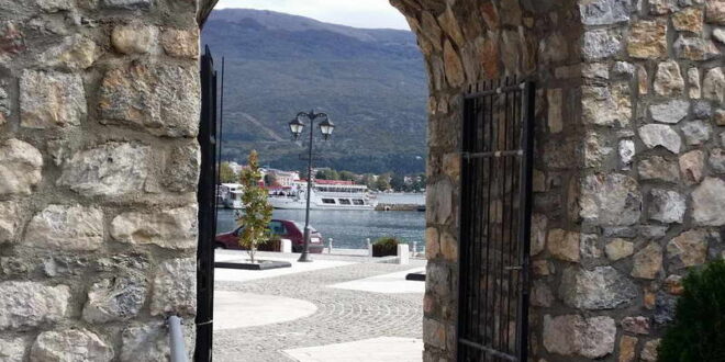 Место да се урива, дивоградби пак никнуваат во Охрид