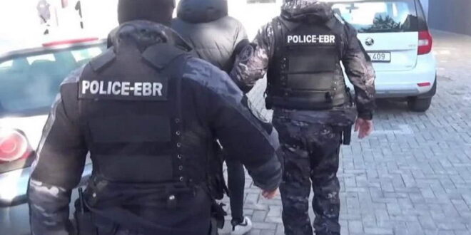 Голема полициска акција во Струга, уапсени дваесетина лица