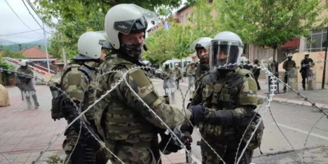 Курти денеска на средба со Лајчак и Ескобар, протестите во Северно Косово продолжуваат
