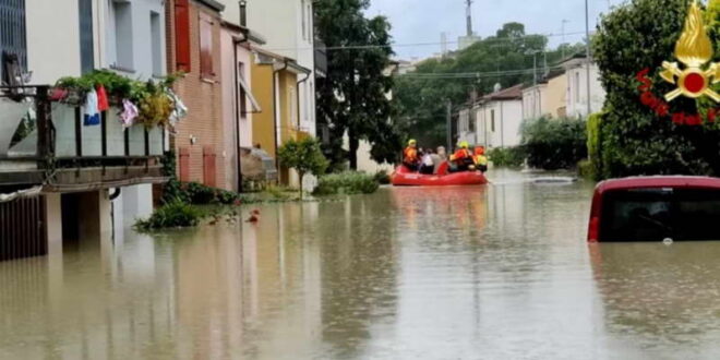 Тројца загинати во поплави на северот на Италија
