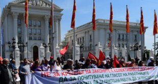 Синдикатите на протестен марш за повисоки плата и права