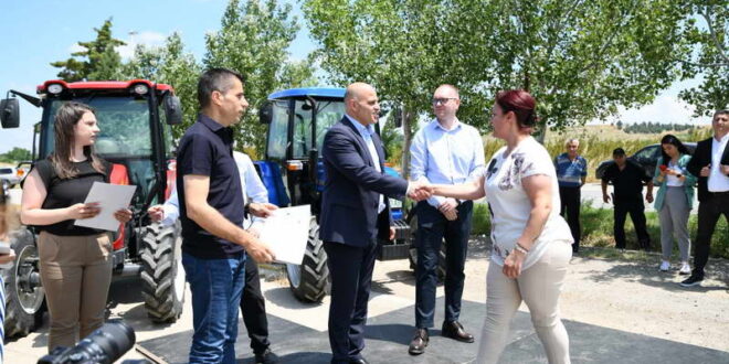 Ковачевски во Свети Николе: Инвестираме во развој и модернизирање на земјоделството, доделивме над 60 решенија за набавка на трактори
