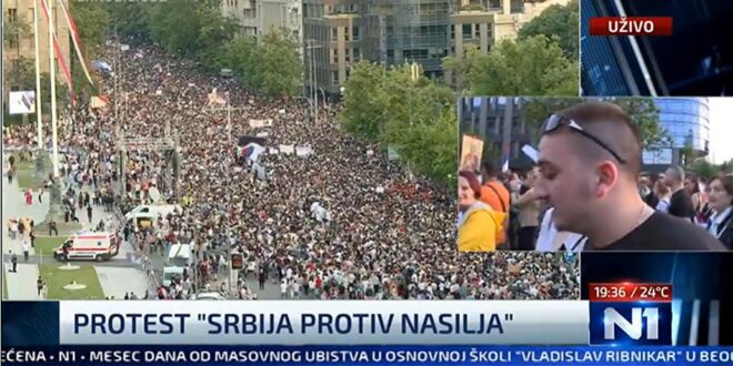 Њујорк тајмс: Најголемите улични протести во Србија по соборувањето на Милошевиќ