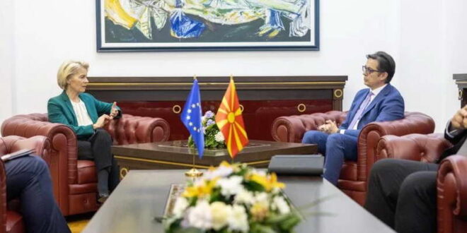 Фон дер Лајен пристигна во Скопје „во клучен момент за евроинтегративниот процес“