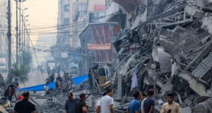 Израел „во војна“ по ненадејните напади на Хамас, стотици мртви