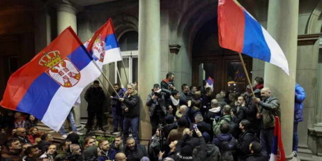 Над 30 уапсени во протестот против изборните резултати во Белград