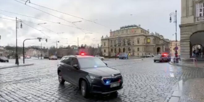 Пукање во центарот на Прага, има мртви и повредени