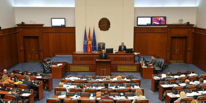 Собранието треба да ги констатира оставките на Ковачевски и Џафери и да избере нов спикер
