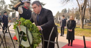Владина делегација положи цвеќе на вечното почивалиште на Киро Глигоров