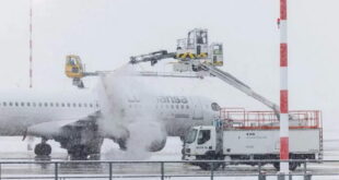 Стотици летови поради снежно невреме беа откажани на аеродромот во Франкфурт