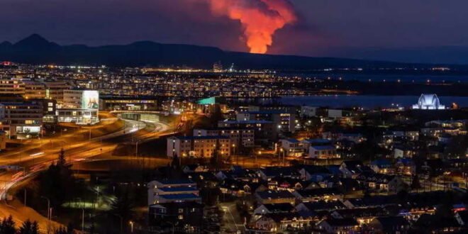 Ерупција на Исланд: Лавата уништува куќи во Гриндавик