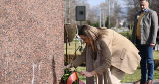 Со положување на цвеќе, во Струмица се одбележаa 20 години од смртта на претседателот Трајковски