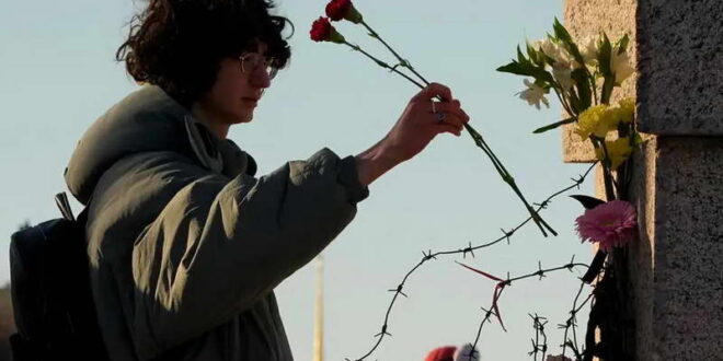 Цвеќе за Навални и покрај опасноста од затвор