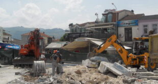 Рушење на фонтаната во центарот на Прилеп 2015